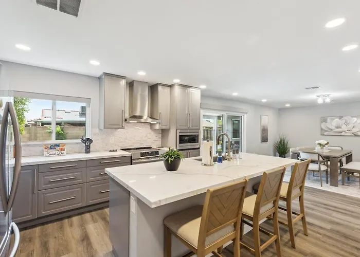 Holiday home Oasis Pool Family Games 9min To Asu *