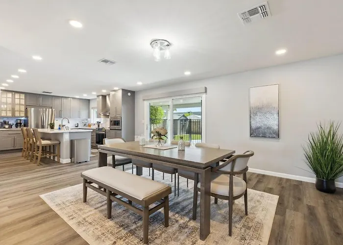 Holiday home Oasis Pool Family Games 9min To Asu